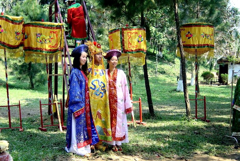 04VN-Habits traditionnels