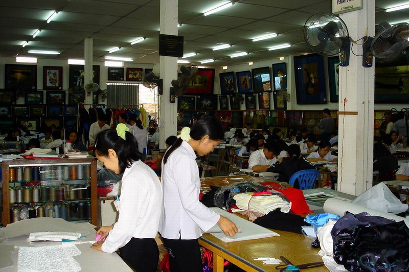 04VN-Magasin d'artisanat, relativement cher