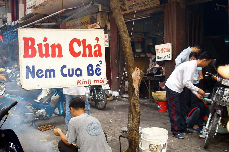 04VN-Nous avons mangé ici, c'etait basic, propre et bon.Hanoi