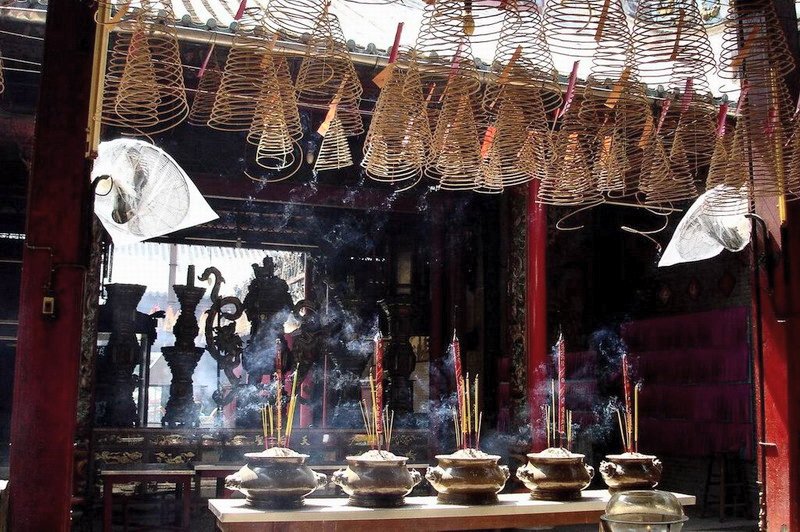 04VN-Temple chinois l'encens brule a volonté, cholon