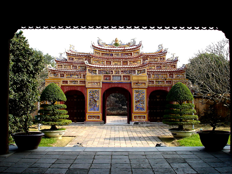 04VN-Une des portes du palais imperial