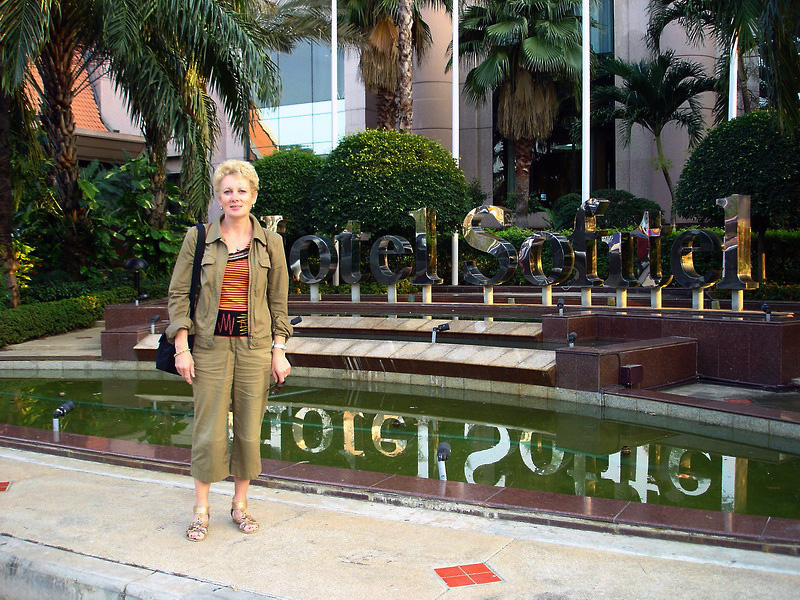 06-TH-Superbe hotel, dommage bruyant a cause de la boite de nuit au sous sol, Khon Kaen