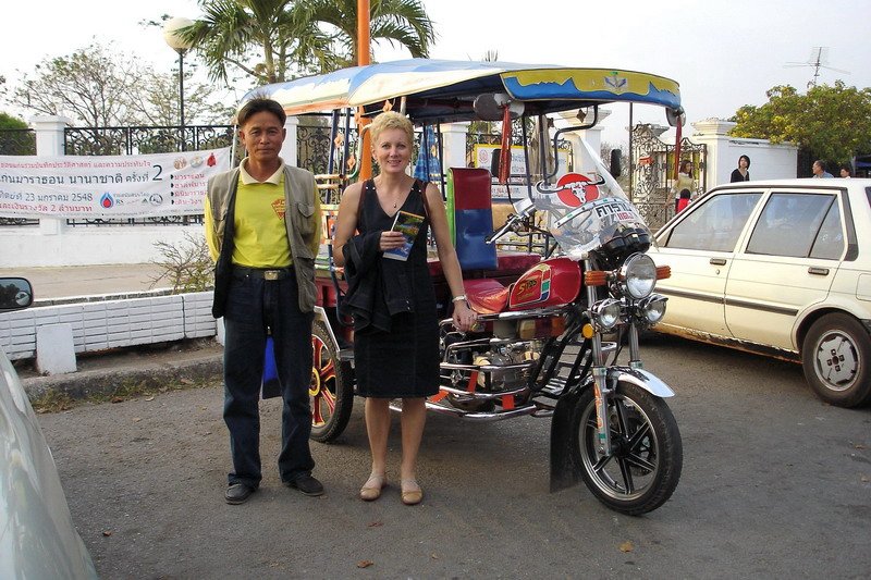 06-TH-Tres sympa le chauffeur de Tuk Tuk, pas du tout comme ceux de Bkk, Nonkhai